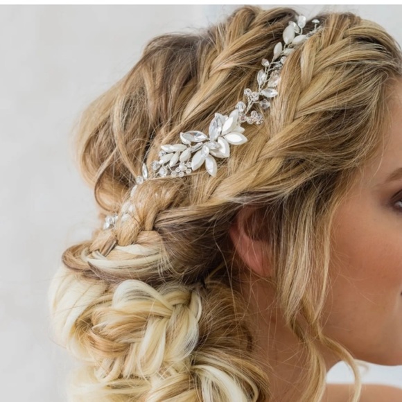 BRIDES & HAIRPINS Rhea Halo with Combs main image 8